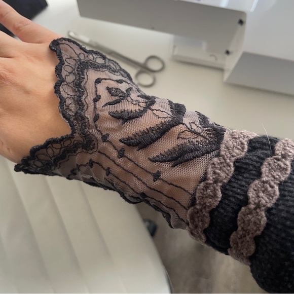 SOLD Free People Last Dance Embroidered Lace Cuff Black Long Sleeve - Picture 3 of 5